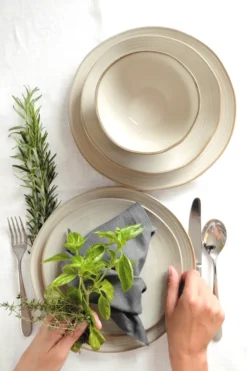 Mäser 931371 Nottingham Vintage Tafel-Service Für 4 Personen Mit Speiseteller Und Suppenteller Im Retro-Look, Steinzeug, Beige, 8-teilig (1 Set) -LuxeTafel Verkäufe 123b9a9f41468d340c08df61066f8875