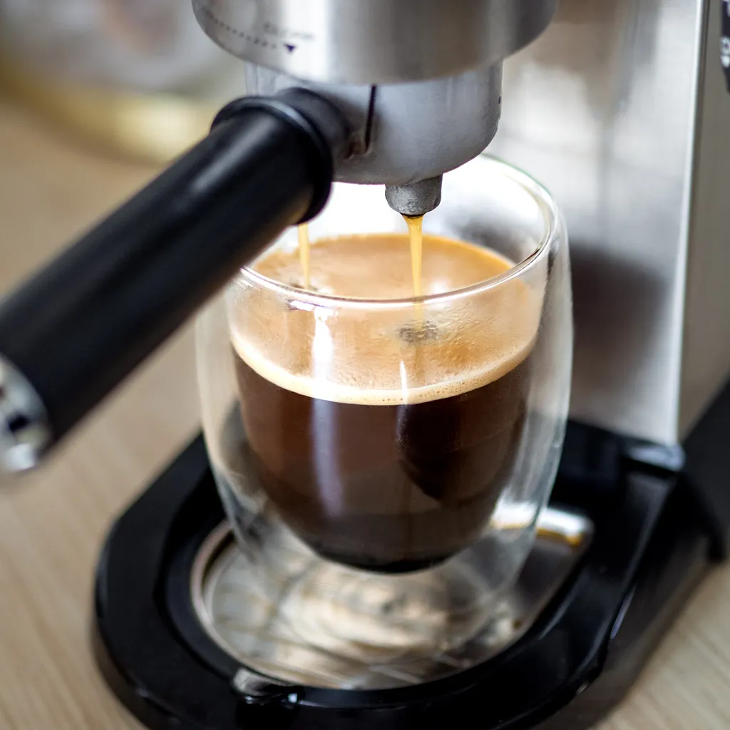 Wessper Doppelwandig Kaffeegläser Mit Henkel, 6 Stück X 350 Ml, Großes Hitzebeständiges Doppelwandglas, Thermogläser, Kaffeegläser Temperaturbeständig Mokkatassen, Teegläser, Latte Machiatto Gläser 4 Wessper Doppelwandig Kaffeegläser Mit Henkel, 6 Stück X 350 Ml, Großes Hitzebeständiges Doppelwandglas, Thermogläser, Kaffeegläser Temperaturbeständig Mokkatassen, Teegläser, Latte Machiatto Gläser – Bild 4